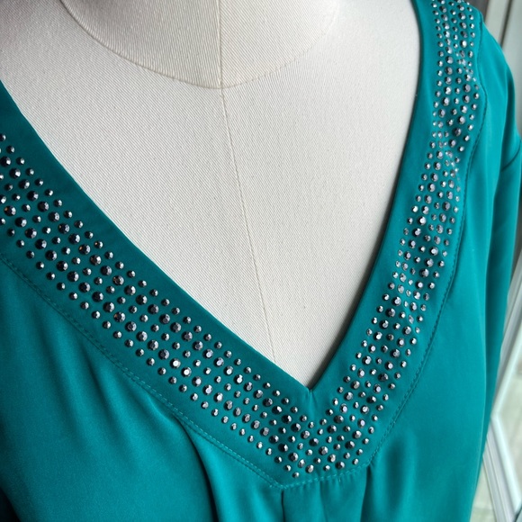NWT Apt 9 v-neck blouse with rhinestones. Elastic sleeves. Hunter green. Size XL - Picture 5 of 10